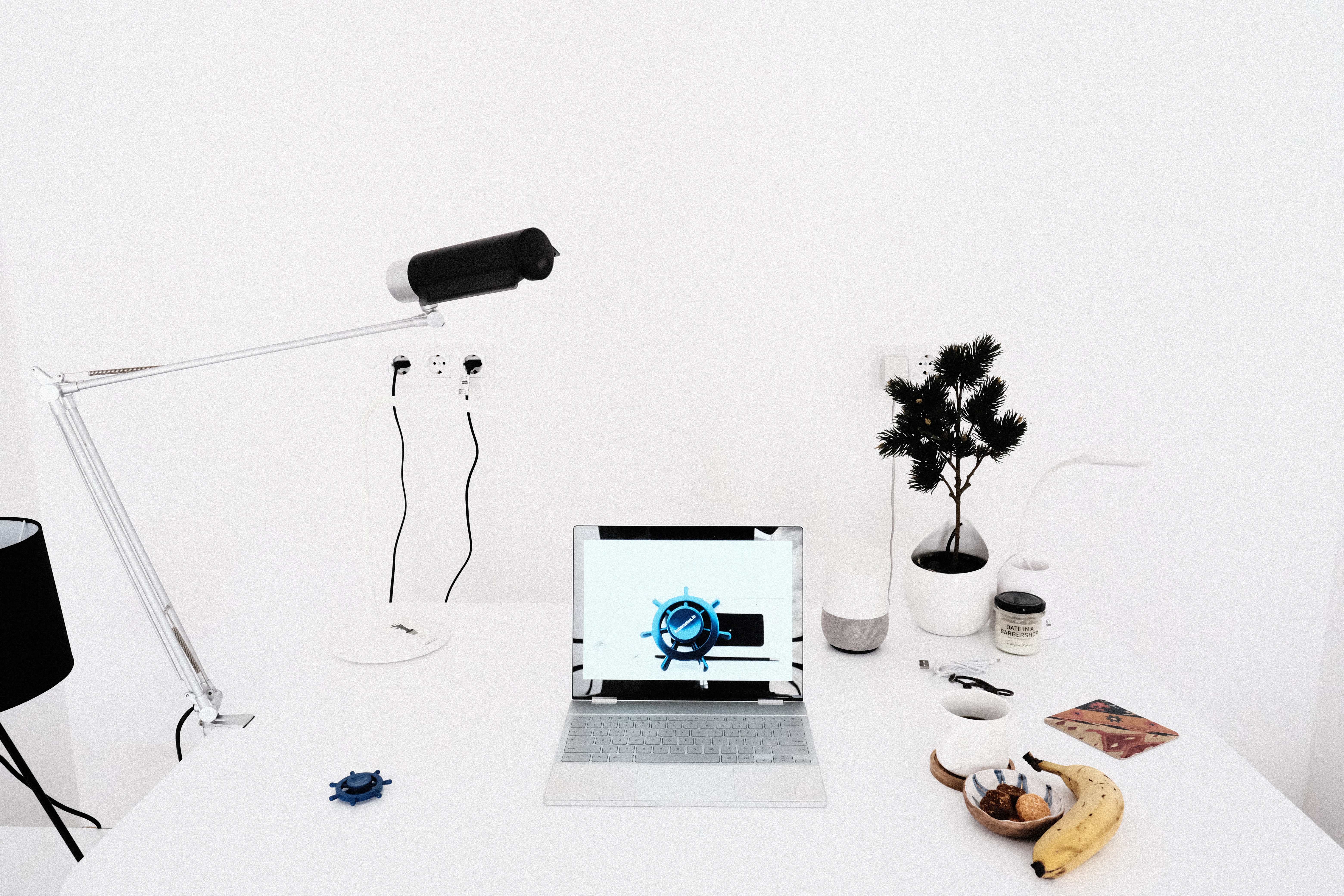 https://unsplash.com/@ihor_dvoretskyi